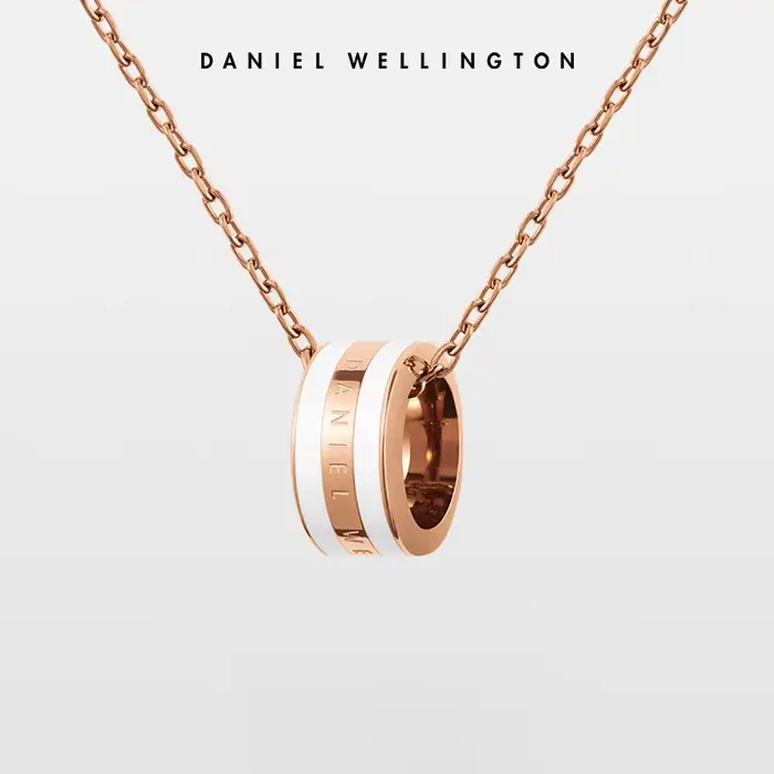 Collier Emalie Daniel Wellington en or rose avec pendentif en émail noir pour femmes occasions spéciales