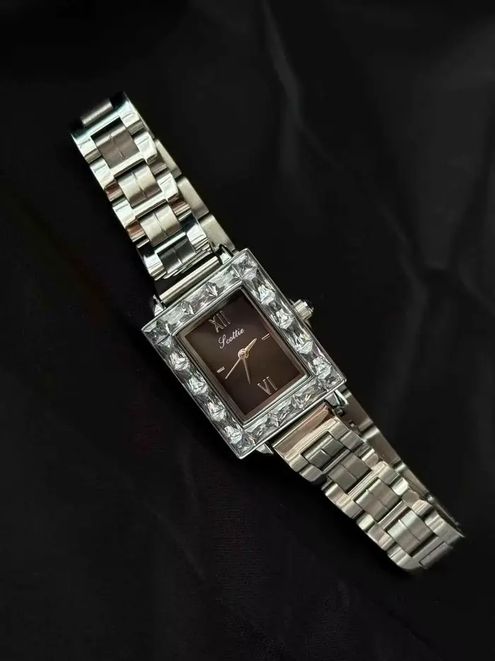 Montre rétro carrée DRNATA en alliage avec bracelet en cuir pour femmes et filles styles mode et décontracté occasions spéciales