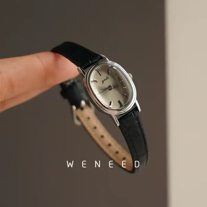 Montre femme rétro niche lumière luxe 2025 nouveau sens senior du cuir petit cadran dames quartz fem
