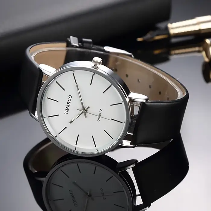 Montre à quartz en cuir blanc pour femme