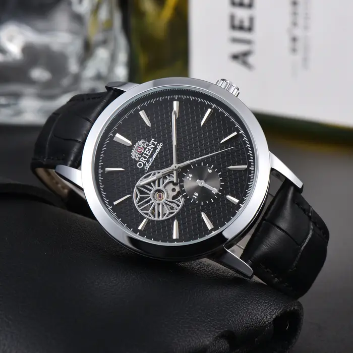 Montre squelette mécanique Orient 118A : toutes fonctions, heure mondiale, design minimaliste