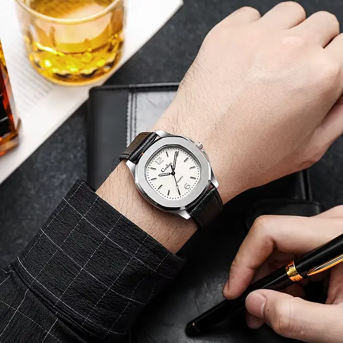 2022 nouveau bracelet en cuir décontracté hommes Montre de sport Quartz élégant