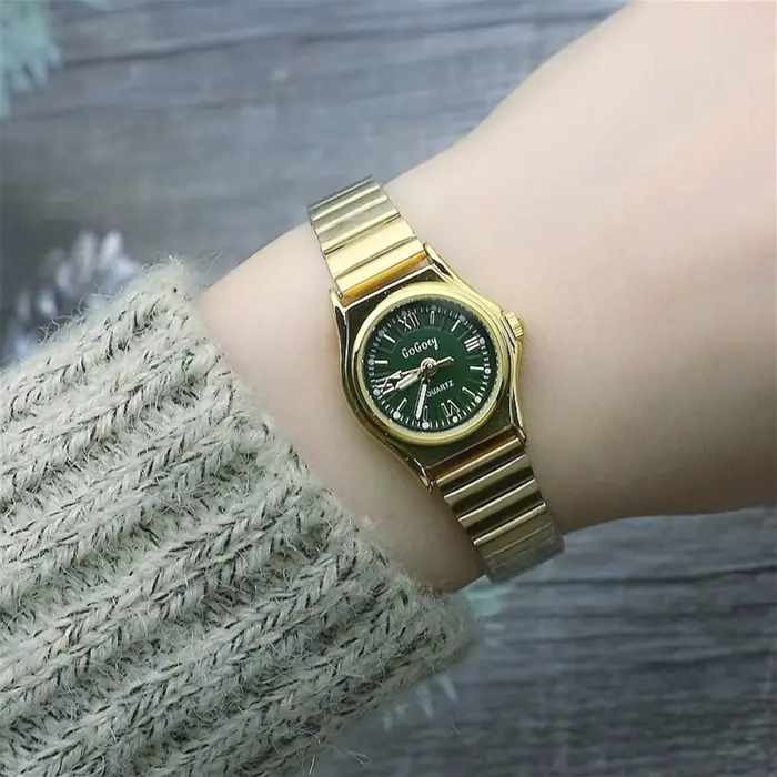 Montre en or vert émeraude
