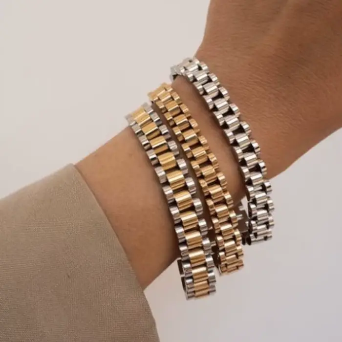 Bracelet-montre de luxe en acier inoxydable pour femmes styles modernes occasions spéciales doré plaqué argent