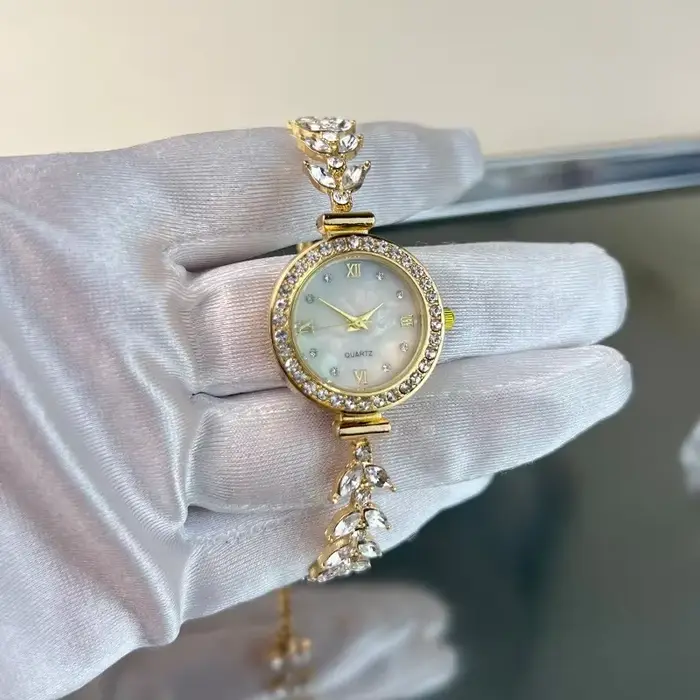 Petite montre à quartz pour femme, bracelet en diamant, élégant, léger, luxe, à la mode, marque fémi