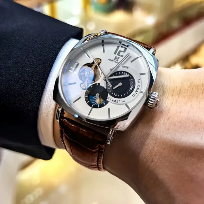 Montre mécanique automatique élégante pour homme avec un design esthétique haut de gamme - Cadran sq