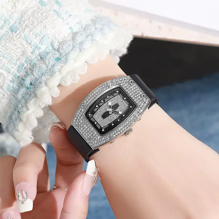 Nouvelles montres de luxe célèbres pour femme Tonneau cristal Silicone gelée montre à Quartz étudiants cadeaux Reloj