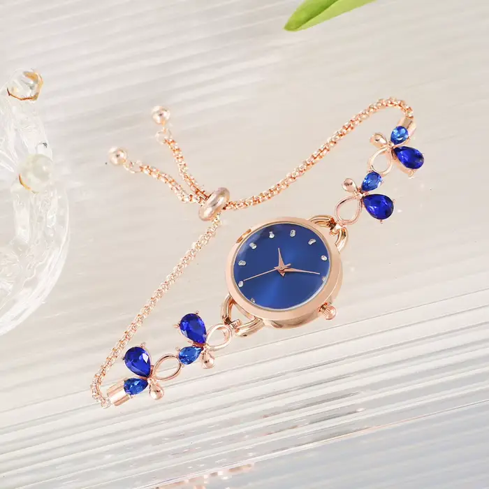 Montre réglable pour femmes avec petit cadran exquis et boucle rétractable pour usage quotidien et occasions spéciales