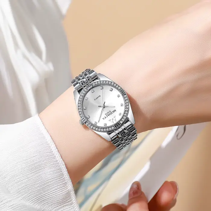 Montre en acier inoxydable pour femmes avec strass scintillants et affichage numérique pour occasions spéciales