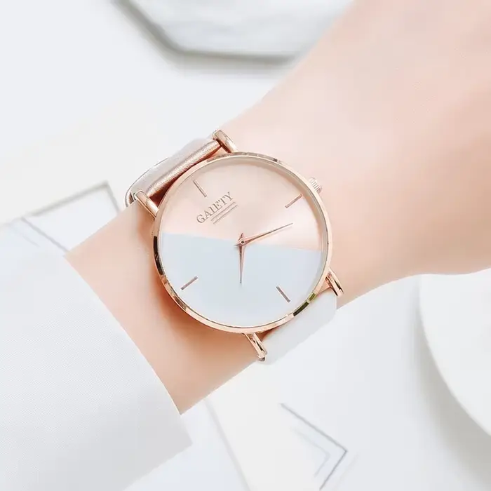 Montres en cuir or rose pour femmes