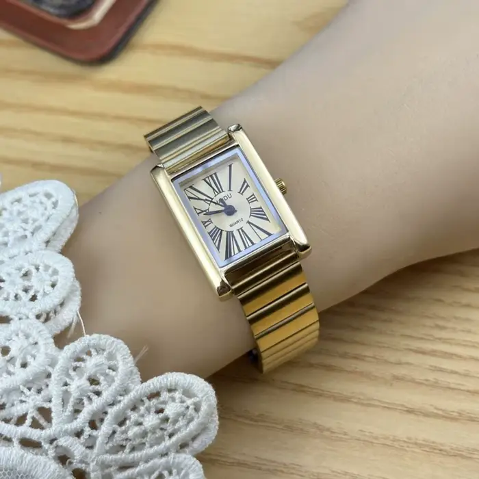 Montres à quartz carrées pour femmes de marque supérieure