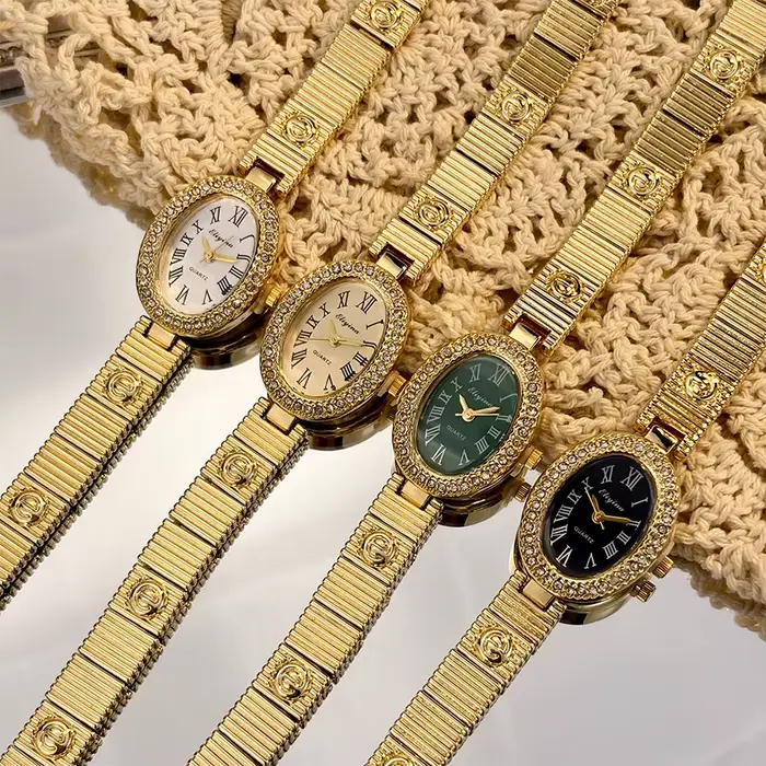 Montre élégante ovale pour femme avec lunette sertie de diamants et bracelet E-Design