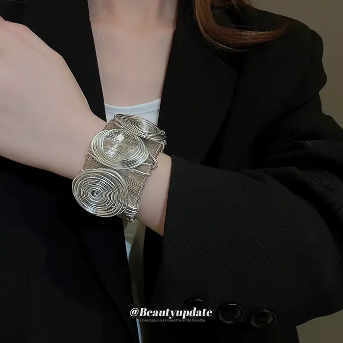 Bracelet large personnalisé haut de gamme en métal style européen et américain pour femmes occasions spéciales banquets