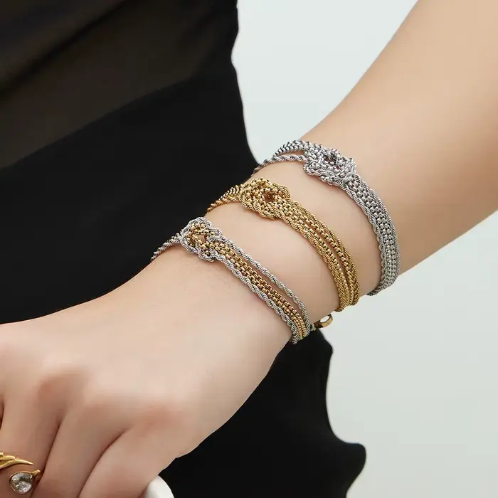 Bracelet à nœud d'amour en acier inoxydable pour femmes