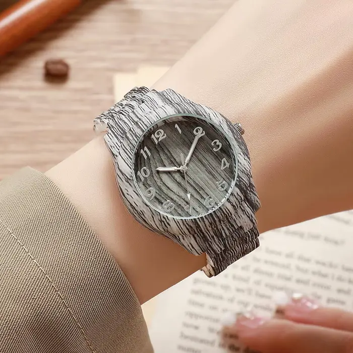 Montre à quartz à motif en bois pour femme