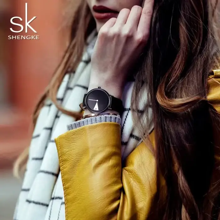 Montre Quartz Femme Shengke Stylish Mode et Casuelle Occasion Spéciale