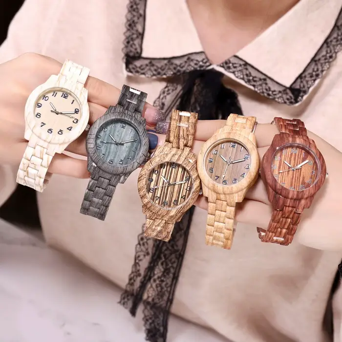 Montre en bois et cuir pour femmes