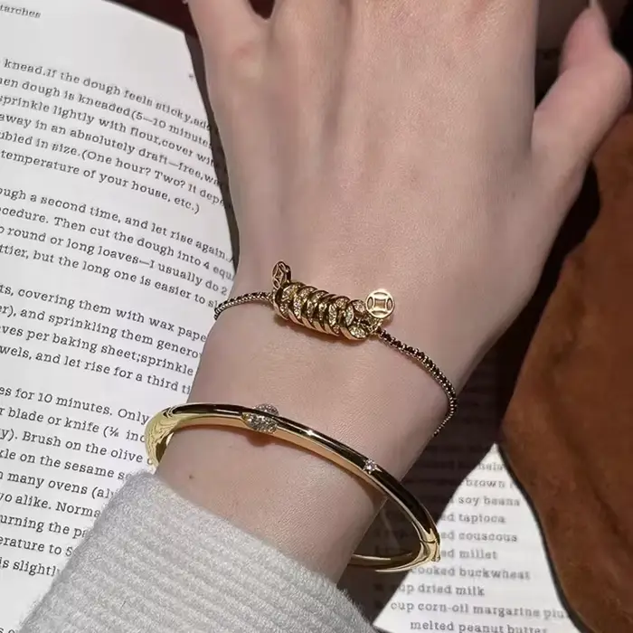 Nouveaux Bracelets Vintage en Cuivre Brillant Entièrement Sertis de Diamants pour Femme