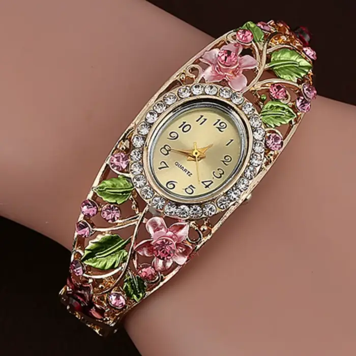 Montre vintage riche en fleurs