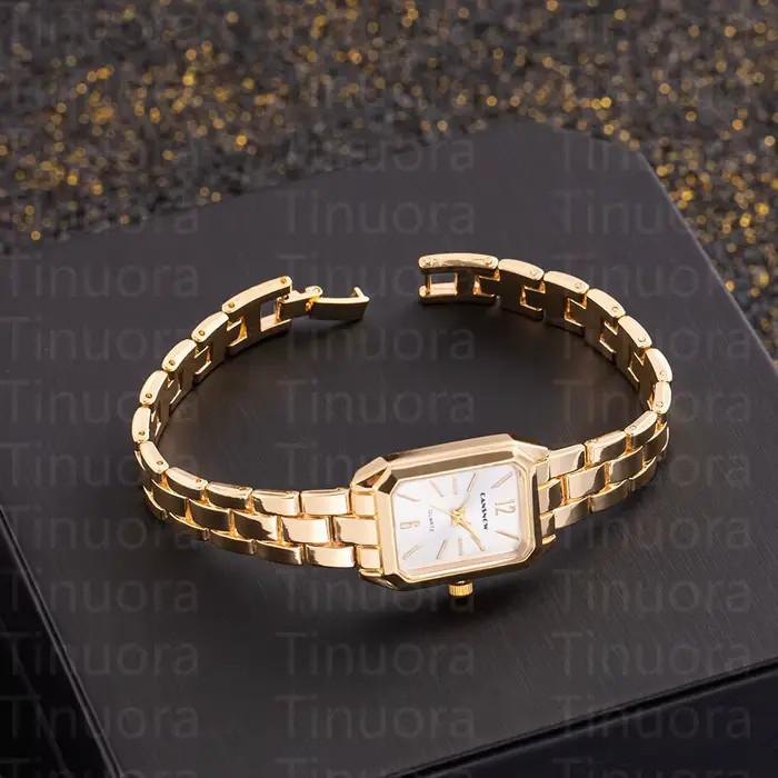 Montres carrées à la mode pour femmes