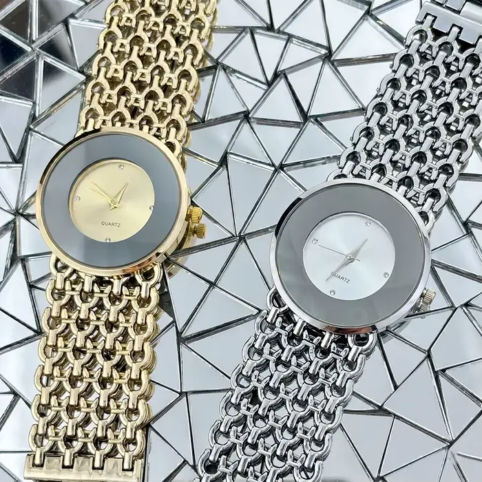 Montre élégante pour femme avec grand cadran