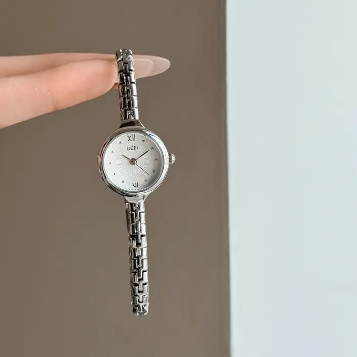 GEDI mode rétro luxe dames montre avec petit cadran rond Bracelet femmes montres et horloges à assortir des tenues 2025 nouveauté