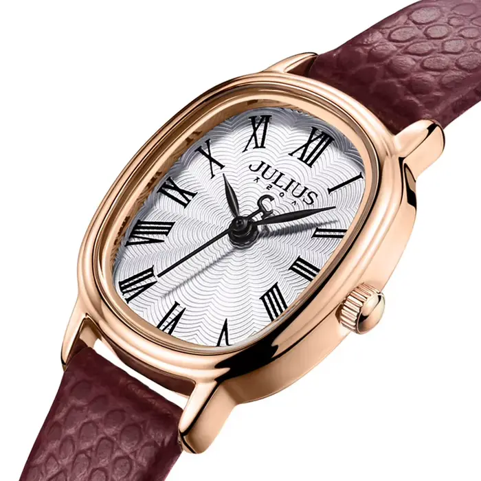 Petite montre ovale élégante pour femme