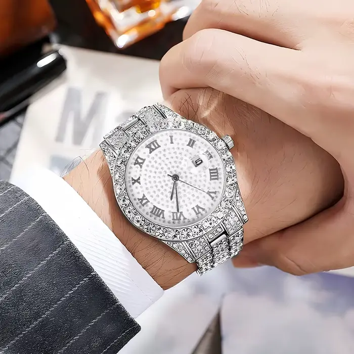 Montre en argent à quartz entièrement sertie de diamants