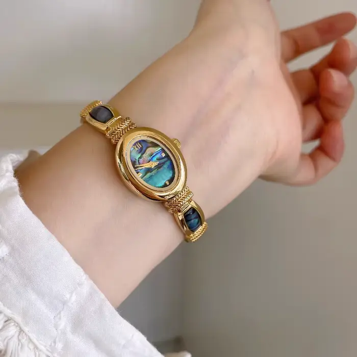 Montre non conventionnelle en coquillage d'ormeau