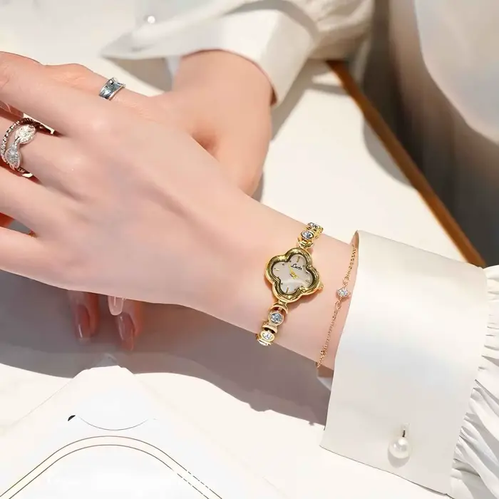 1 nouvelle montre pour femme en or
