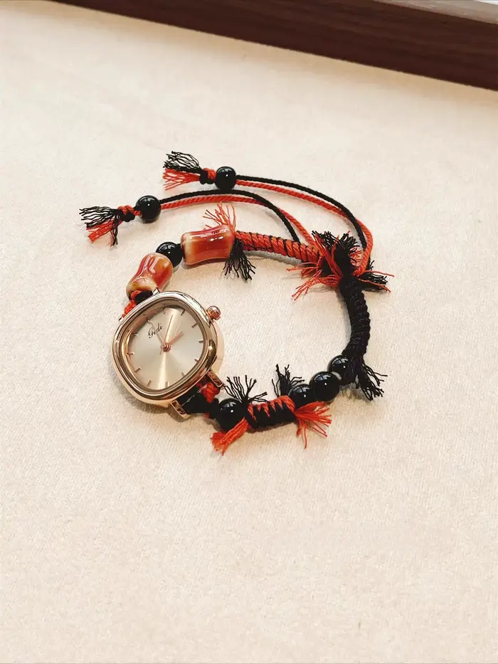 Montre au design créatif pour femme : luxe léger