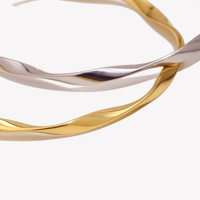 Bracelet ouvert torsadé fin E.B.belle Mobius plaqué or 18 carats ajustable hypoallergénique acier inoxydable pour femmes occasions spéciales elegant modern style