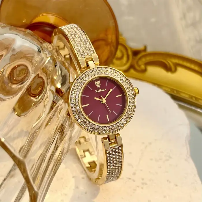 Montre pour femme entièrement sertie de diamants délicats