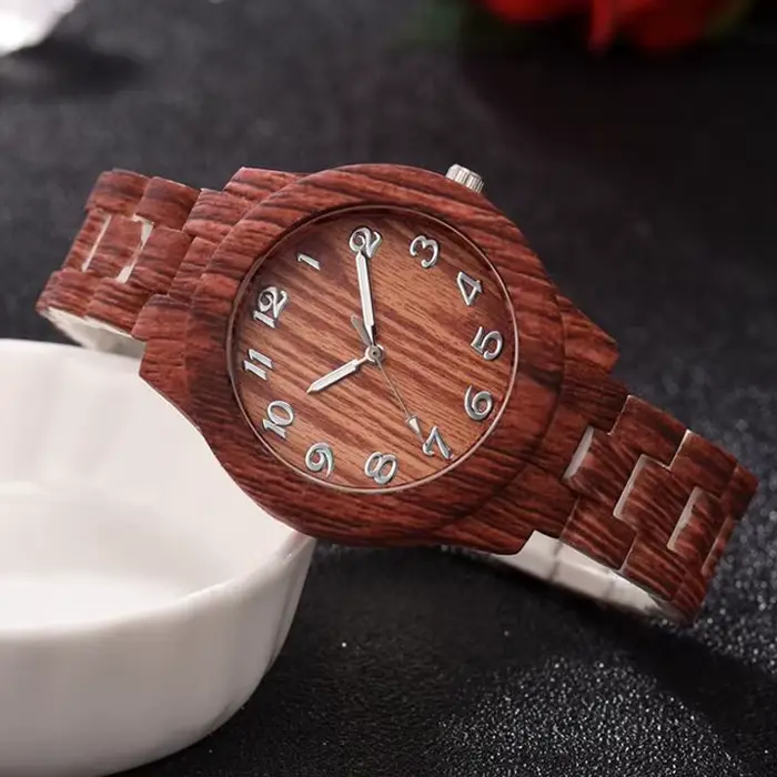 Montre en bois et cuir pour femmes