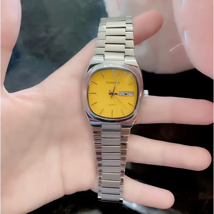 Montre à quartz pour homme avec mouvement Miyota, style rétro TV, et montre carrée pour femme avec bracelet en acier, étanche jusqu'à 30 mètres.