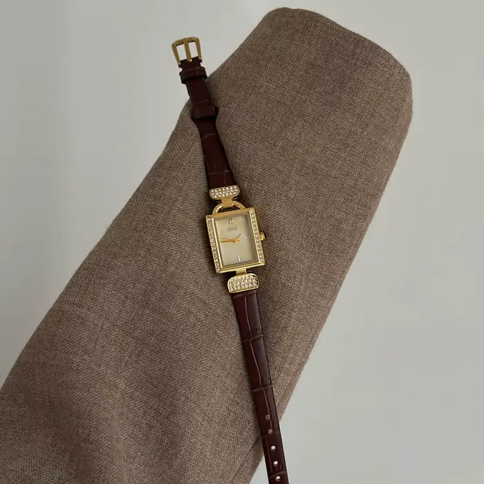 Montre carrée vintage pour femme