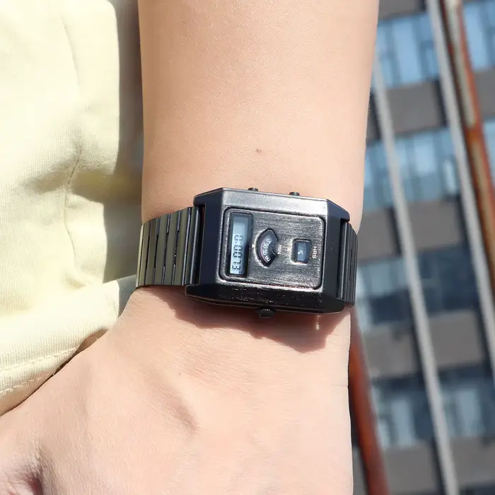 Montre homme vendange quartz avec alarme et rétroéclairage résistante à l'eau pour activités quotidiennes et spéciales