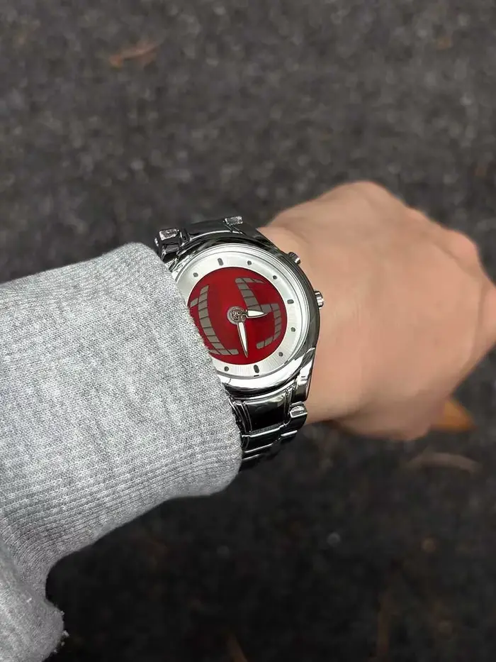 Montre Homme Luxe Globe Arc-en-ciel Forme Organique Unique Boîtier Futuriste Y2K Rétro Quartz Bracelet Acier Tendance