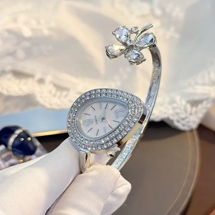 Montre à Quartz pour Femmes Luxe Trèfle à Quatre Feuilles Élégante Haute Esthétique Bracelet en Alliage Occasions Spéciales