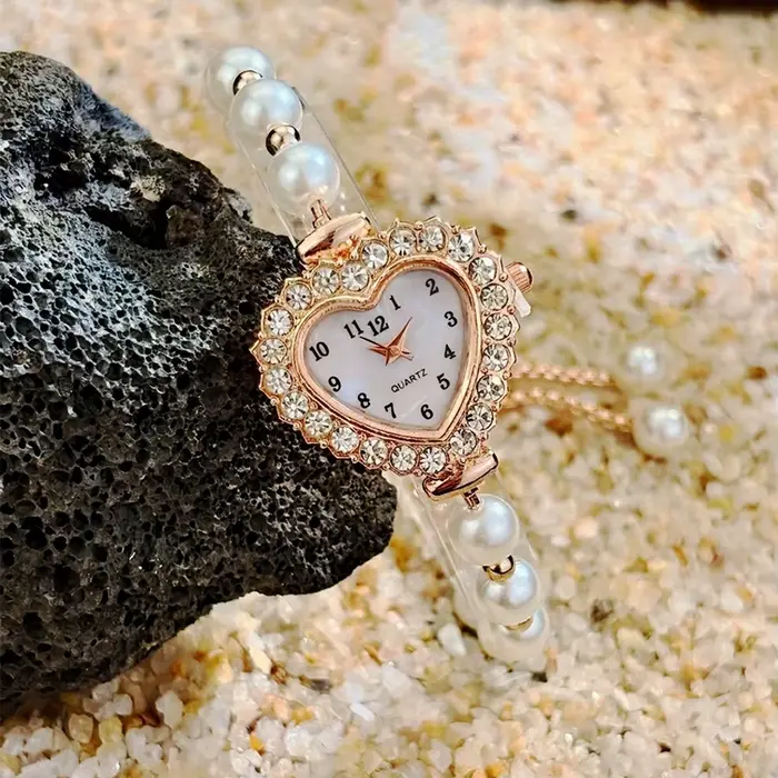 Montre élégante pour femme avec cadran en forme de cœur et bracelet en perles à cordon