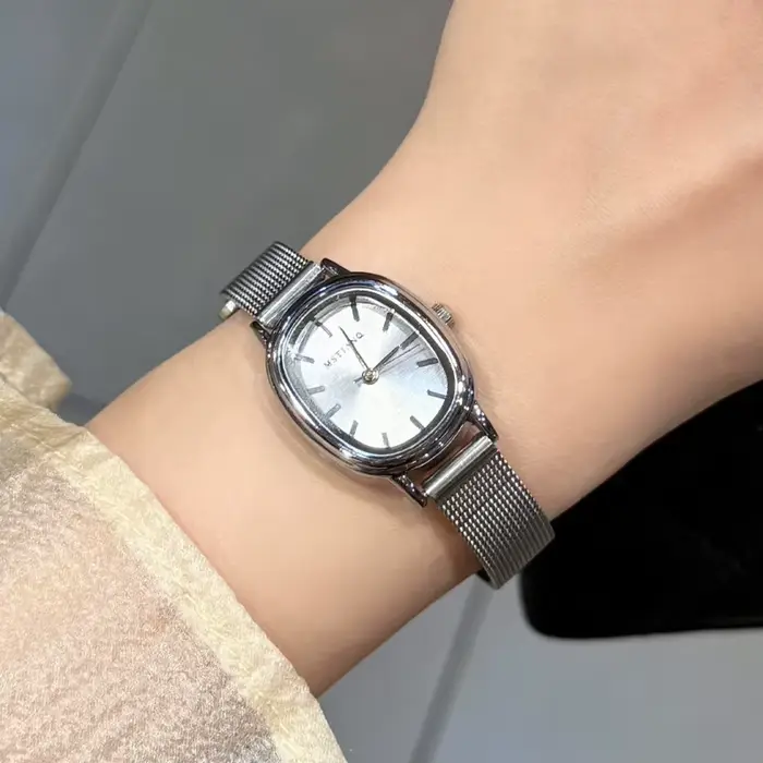 Top vente cadran ovale Montre à Quartz femmes mode dames maille ceinture bracelet Montre-bracelet étudiant Relojes Para