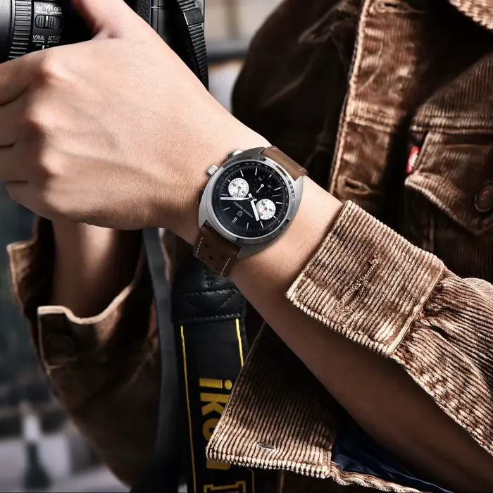 Montre-bracelet à quartz PAGANI DESIGN rétro sport avec cadran panda en acier inoxydable pour hommes résistante à l'eau et aux activités quotidiennes