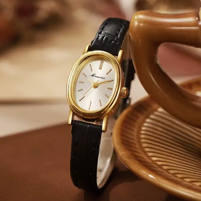 Montre de luxe à quartz avec cadran œuf de pigeon