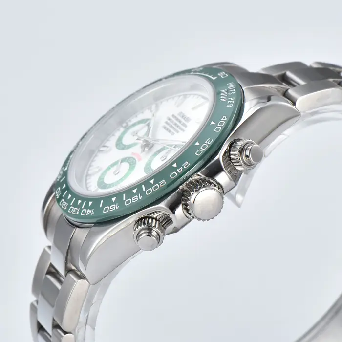 Montre de sport OUMASHI avec cristal saphir et mouvement quartz pour hommes résistante à l'eau pour diverses activités sportives et quotidiennes