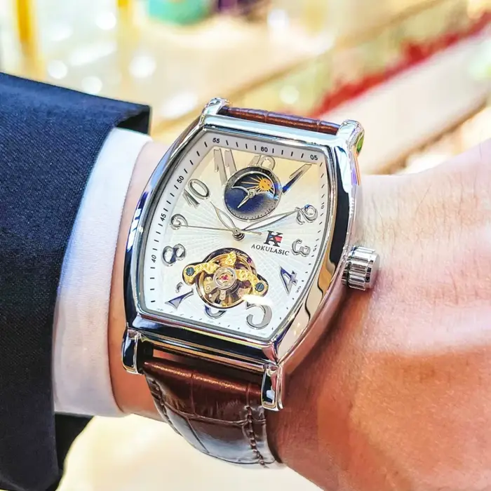 Montre mécanique entièrement automatique de style européen et américain pour hommes
