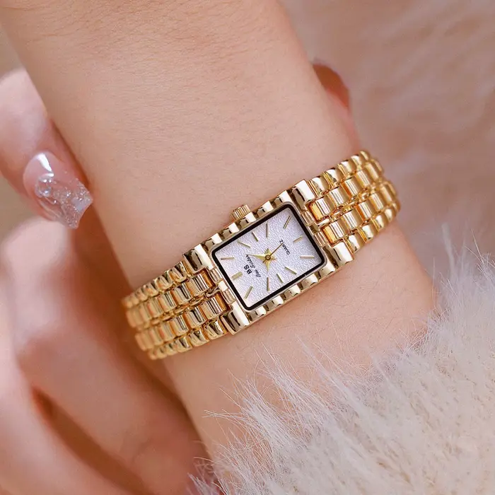 Montres classiques rectangulaires en or rétro pour femmes