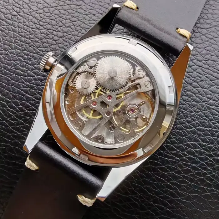 Montre mécanique vintage à remontage manuel antique avec affichage de chiffres arabes et résistance à l'eau pour homme occasions formelles et informelles