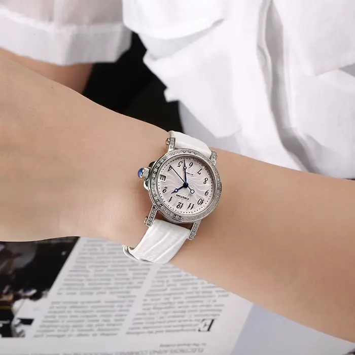 Montre Mécanique existent pour Femme