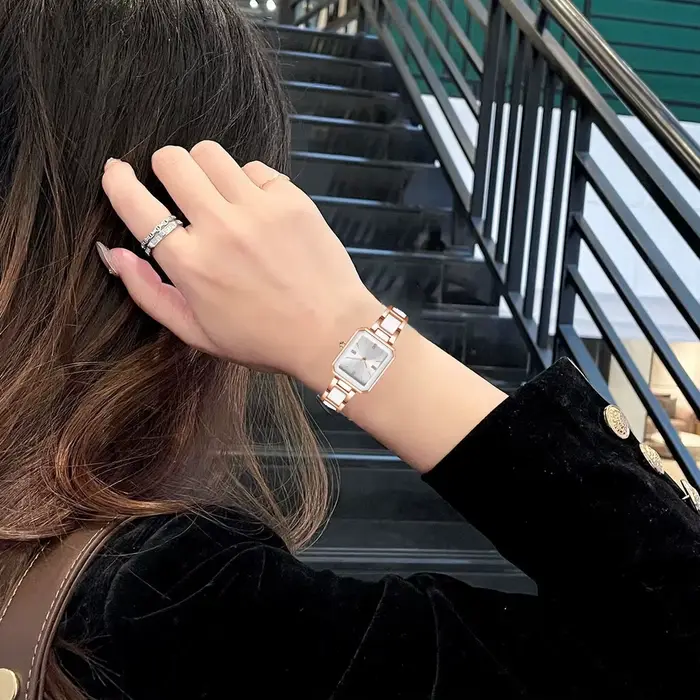 Montre en alliage rectangle quartz certifiée CE pour femmes style fashion et casual pour toutes occasions