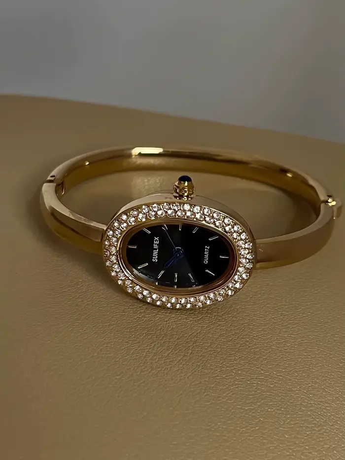 Montre-bracelet ovale en or pour baignoire